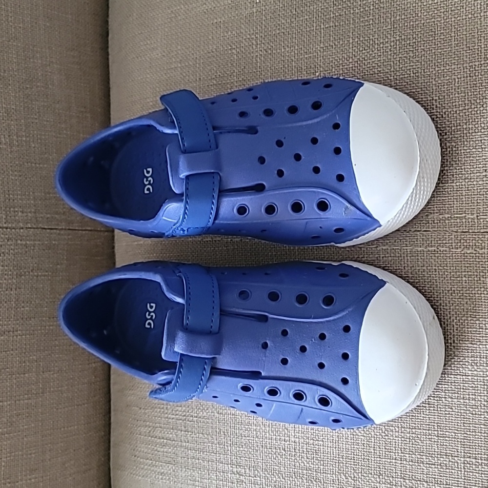 DSG Unisex Toddler Water Slip on Shoes in Blue and White Size 10